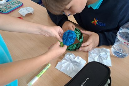 Skládání origami při pracovních činnostech