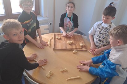 Pečení velikonočních jidášů