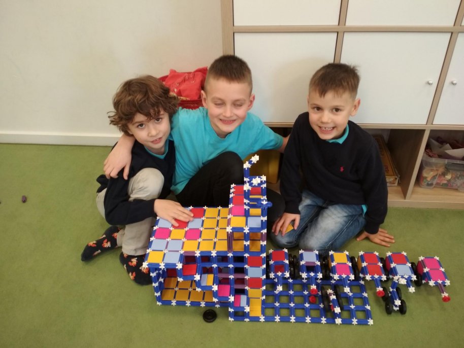 Kouzelné malování s barvami a provázkem