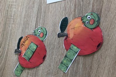 Jablíčko a červíček