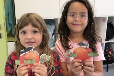 Jablíčko a červíček