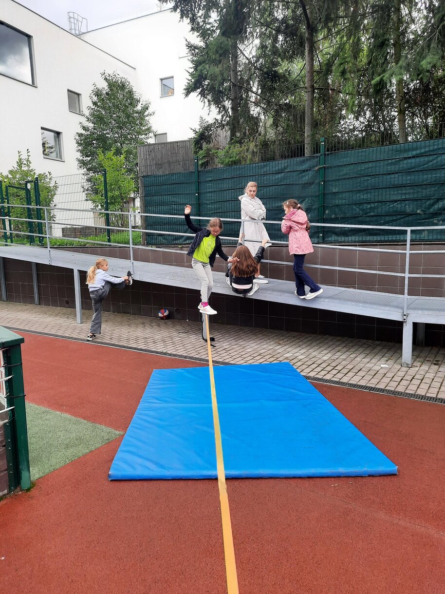 Trénování rovnováhy na Slackline